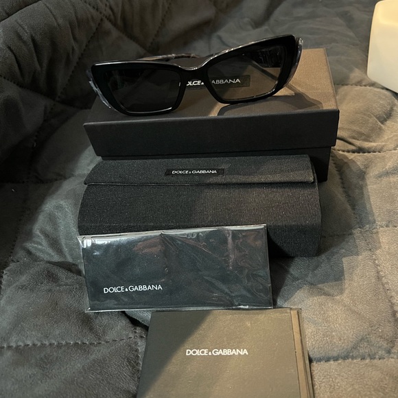 Dolce&Gabbana Authentic Sunglasses
DG4382 3272/87 NEW IN BOX with case 54/17 - Picture 11 of 15
